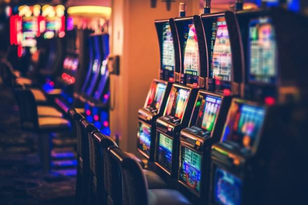 tompel mobile app interface showing slot games and tournament schedule